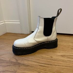 2976 Smooth Leather Platform Chelsea Boots - White